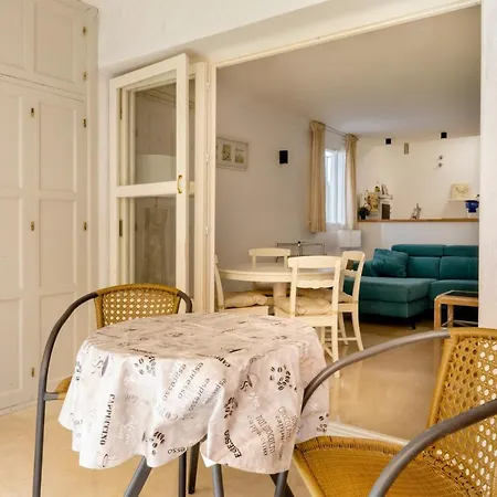 Confortable Urbanizacion El Paraiso アパート