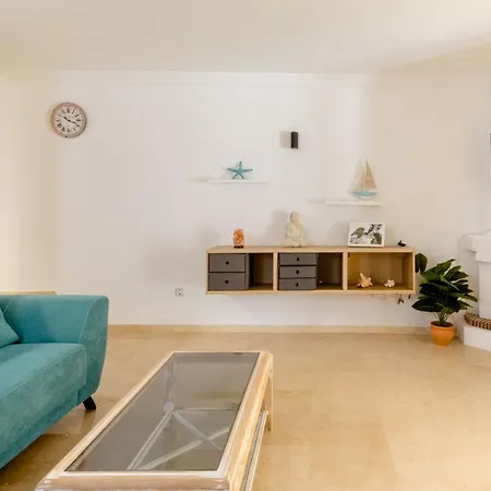 Confortable Urbanizacion El Paraiso アパート *