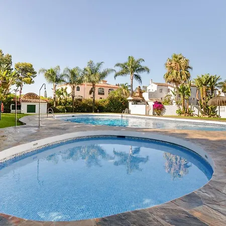 Confortable Urbanizacion El Paraiso Estepona