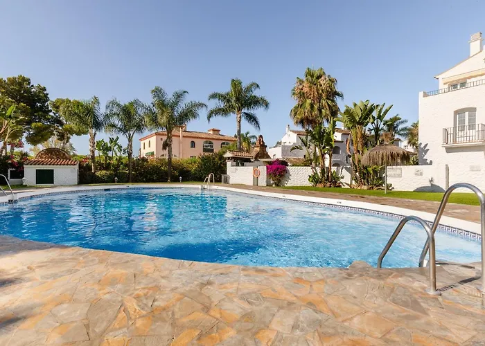 Confortable Urbanizacion El Paraiso Lejlighed Estepona