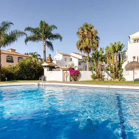 Confortable Urbanizacion El Paraiso Estepona